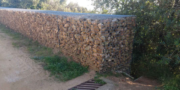 Estructuras geotécnicas Muros de gaviones en el Alt Empordà